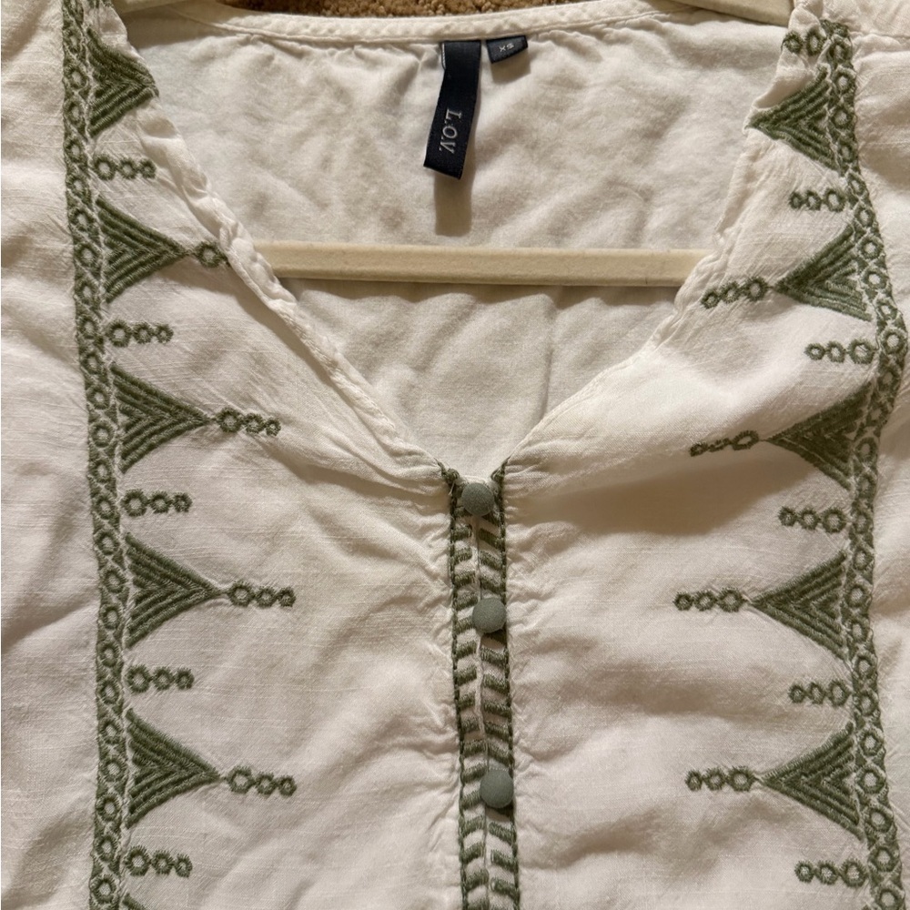 Embroidered White and Green Women's Top - Picture 5 of 9